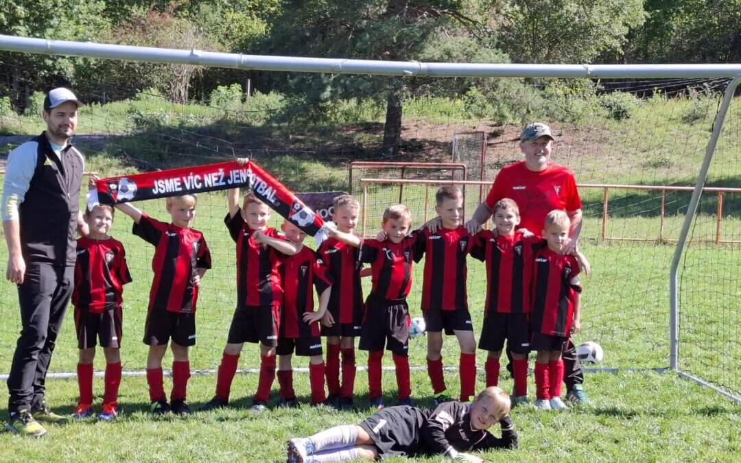 Historický první bod: r2018 slaví první bod při premiéře v soutěži!