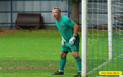 Nevídaný kousek. Gólman Sůva si dal v 55 letech dva soutěžní zápasy za den.